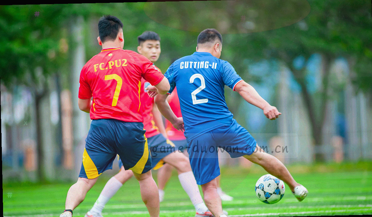 左侧九个旧栏目向右侧六个新栏目合并的信息图，线条汇聚清晰